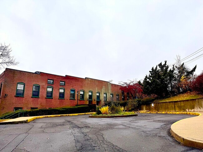 Building Photo - 1 Front St