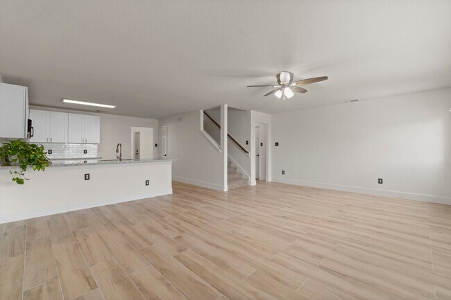 Building Photo - 16859 Blackberry Lily Ln