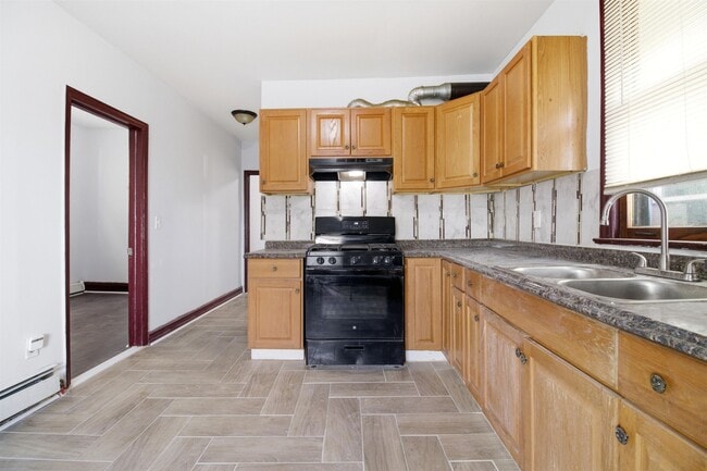 Building Photo - 35 W 52nd St