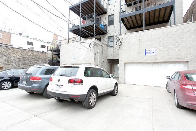 Building Photo - 3711 N Southport Ave