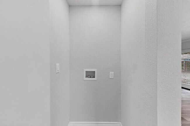 Building Photo - 5516 Laredo Ln