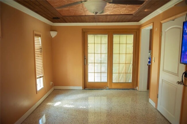 Building Photo - 904 Brookside Dr