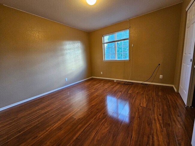 Building Photo - Fabulous 4 Bed Home Near Buckley Space For...