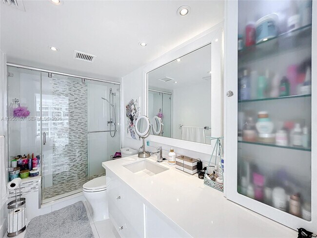 Building Photo - 600 NE 36th St