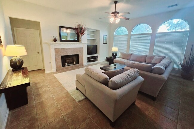 Building Photo - 10605 Lord Derby Dr