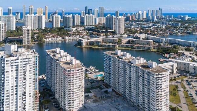 Building Photo - 18051 Biscayne Blvd