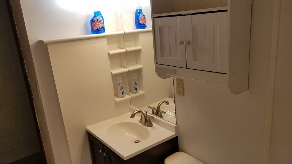2 nd bathroom off a hallway - 3449 Taft Way