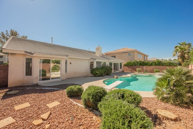 Building Photo - Gorgeous 1 Story Home in Gated Community