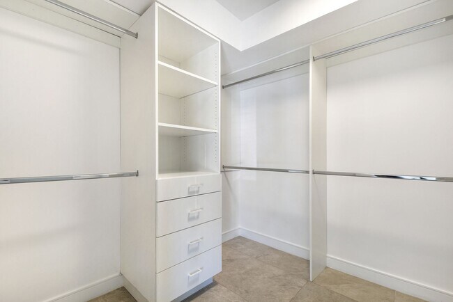 Building Photo - 2700 Manhattan Ave