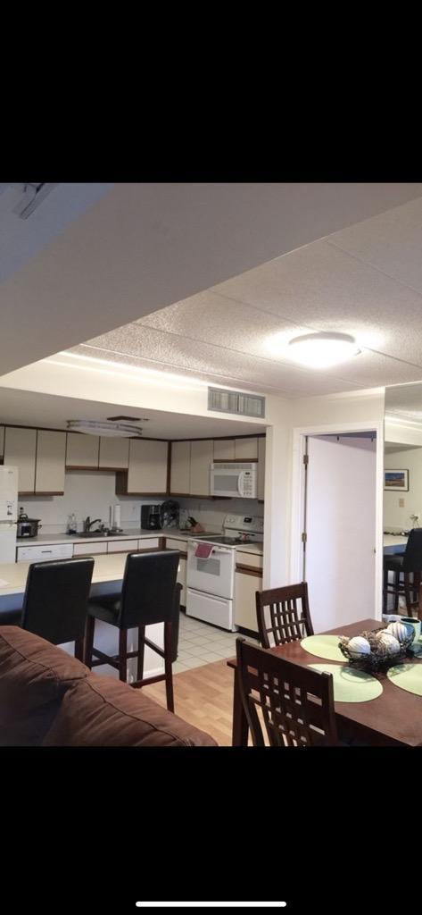 Building Photo - 75 Brainerd Rd