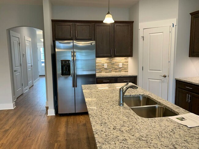 Building Photo - 2043 Orangery Dr