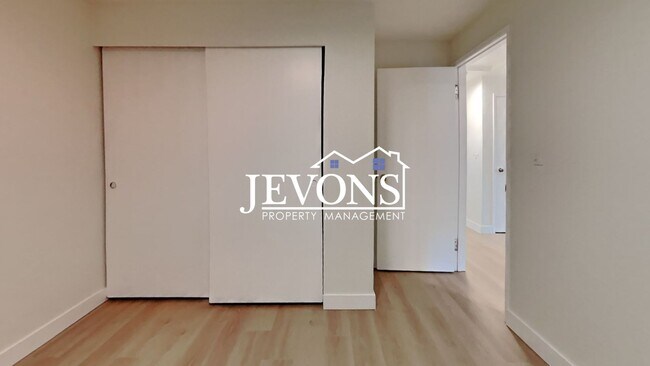 Building Photo - 2076 E 56th St