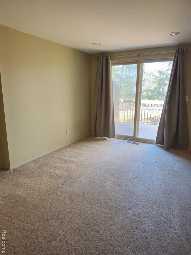 Building Photo - 1549 S Hill Blvd