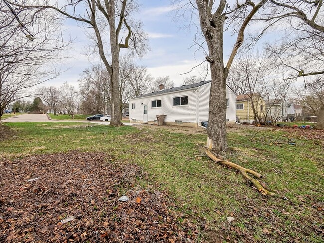 Building Photo - AVAILABLE NOW! Charming 3-Bedroom Home in Prime Pontiac Location