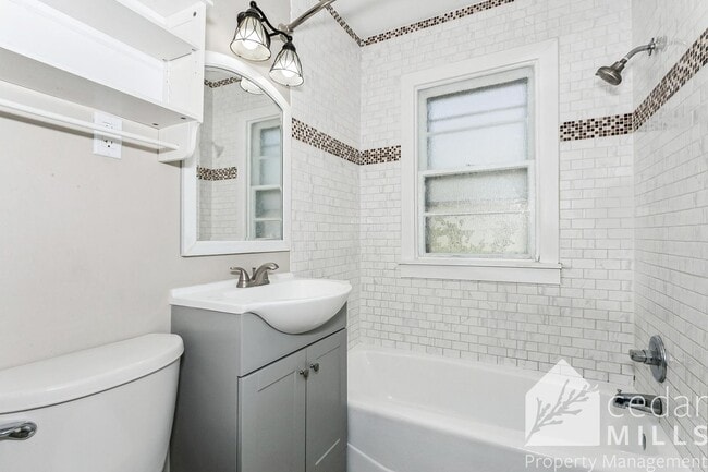 Building Photo - Family Friendly Home in Oakwood Estates