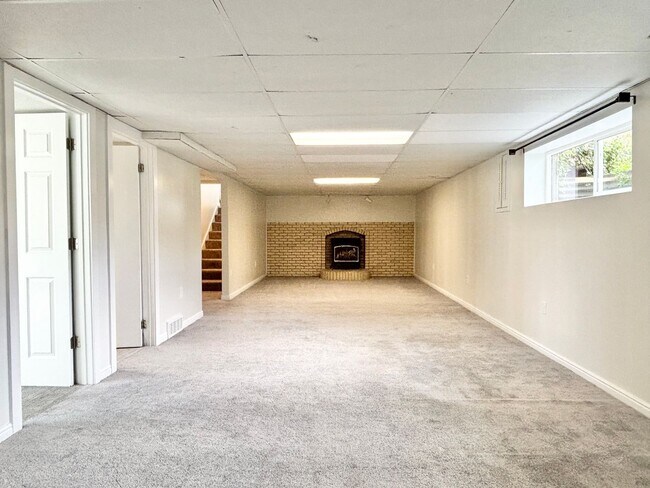 Building Photo - 856 E Park Mesa Way