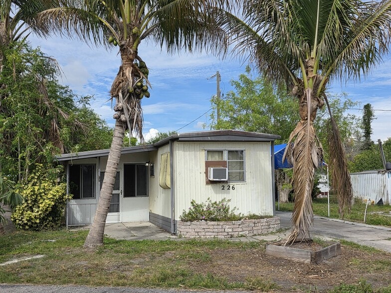 Building Photo - 226 Lamplighter Ln