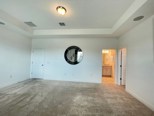 Building Photo - 3 Bedroom, 2.5 Bath Townhome in Enclave at...