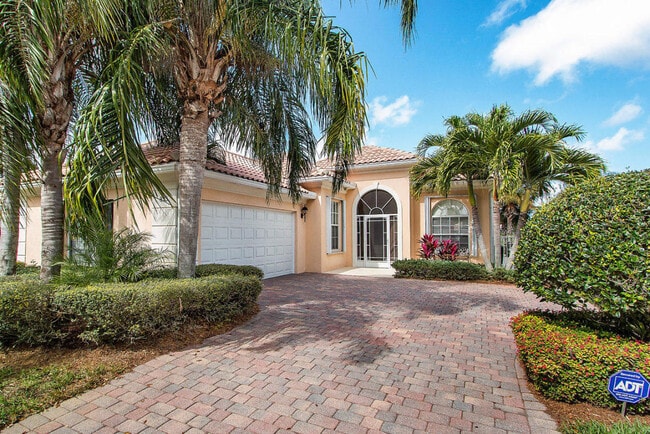 Building Photo - 813 Niemen Dr