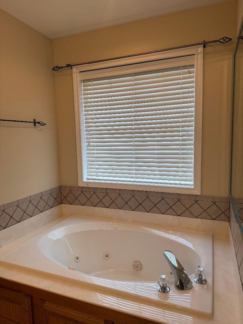 Building Photo - 2405 Tyler Ln