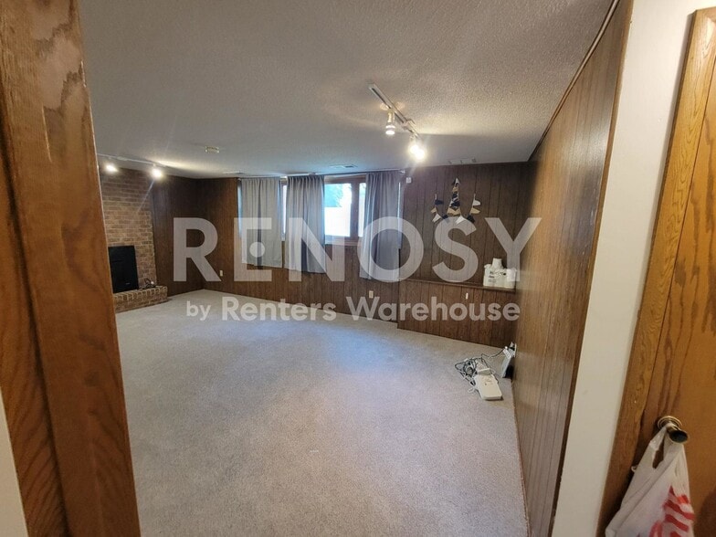 Building Photo - 5408 Creekview Ln-