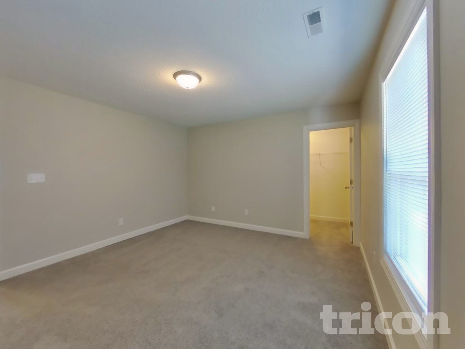 Building Photo - 2990 Parkview Dr