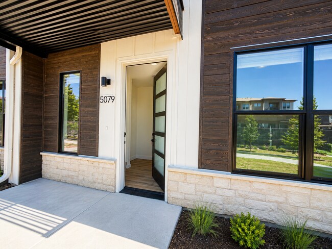 Building Photo - 5071 Exposition Dr