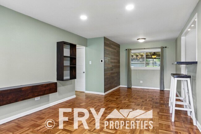 Building Photo - Charming University Hills Home with Oversized 2-Car Garage & Private Backyard