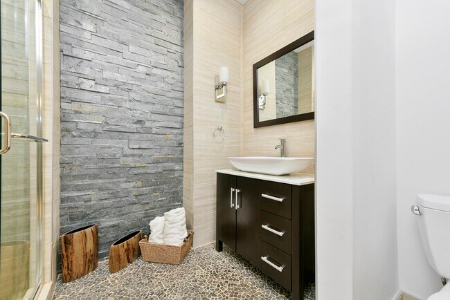 Building Photo - 112 Beach St