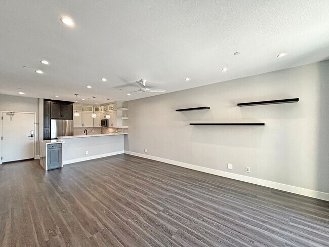 Building Photo - Stunning 2BD/2BA Condo in Bankers Hill W/ ...