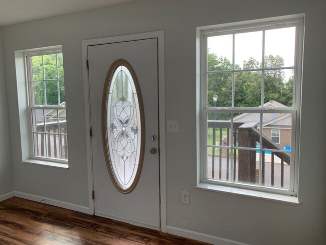 Building Photo - Charming Home in a Great Neighborhood
