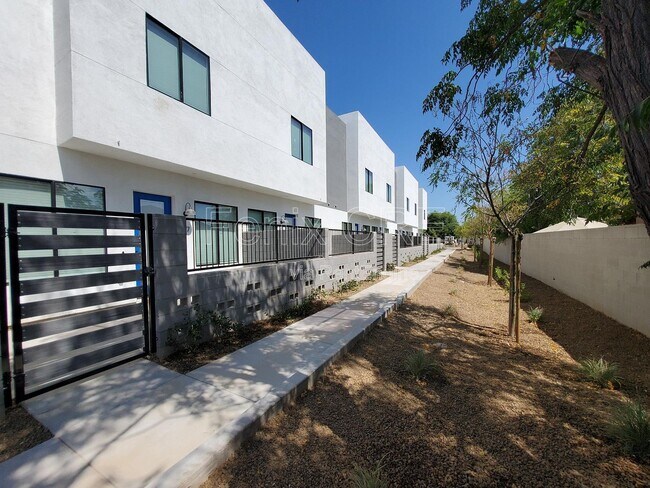 Building Photo - 775 W Coolidge St