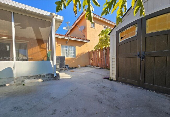 Building Photo - 10924 SW 182nd Ln