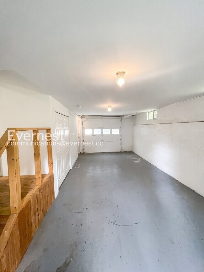 Building Photo - **Move in special**Charming 3-Bedroom Home with Modern Amenities and Prime Location / Available N...