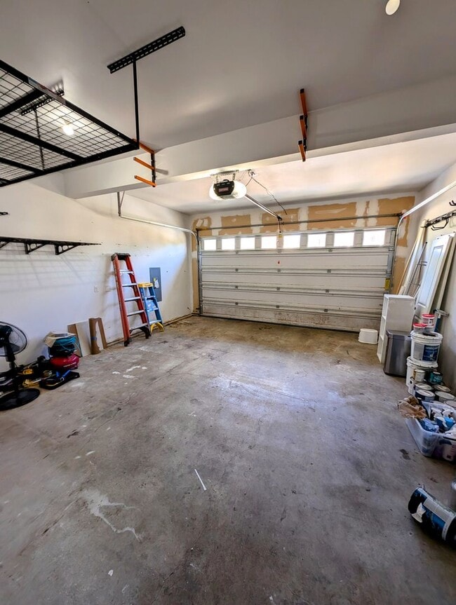 Building Photo - Stylish & Convenient Living - Bremerton 4 ...
