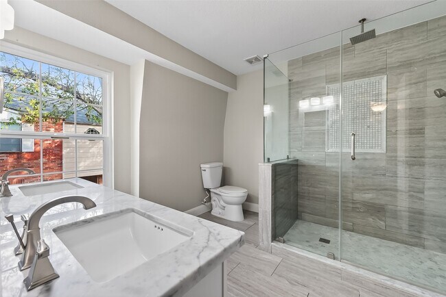 Building Photo - 6351 Briar Rose Dr