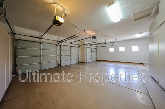 Building Photo - 11050 E Verbena Ln