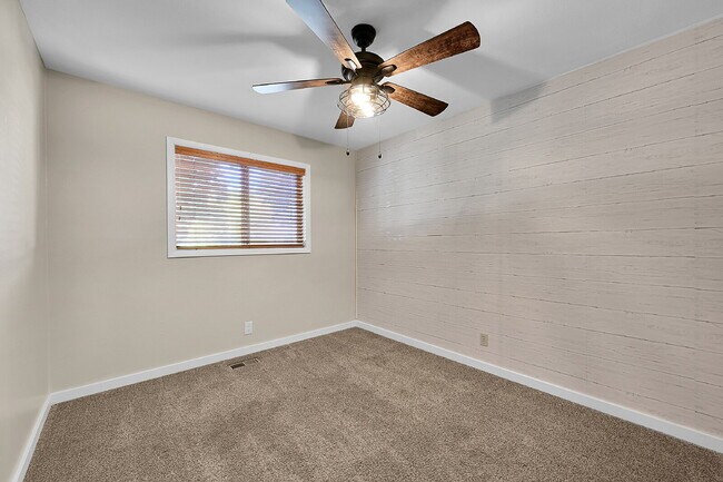 Building Photo - $2,195.00 - 3 Bedrooms, 2 Bathrooms, Singl...