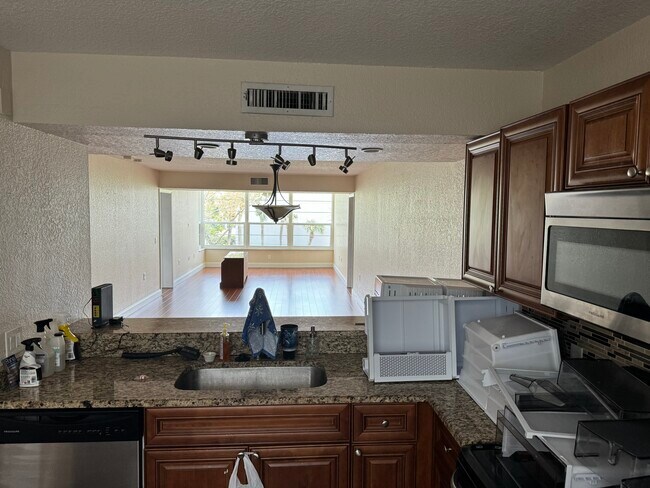 Building Photo - 3636 Whitehall Dr