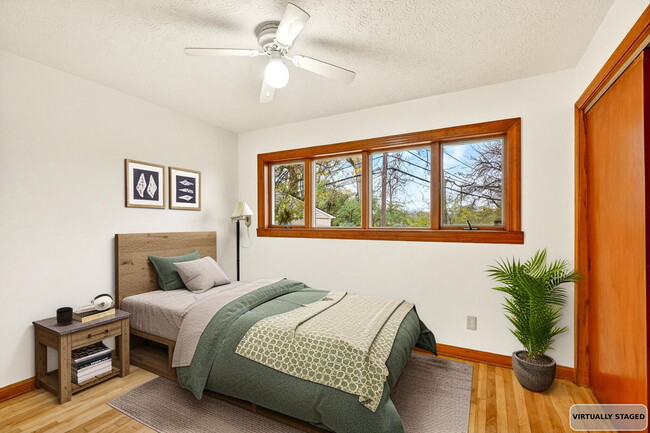 Building Photo - 3637 Sunset Dr