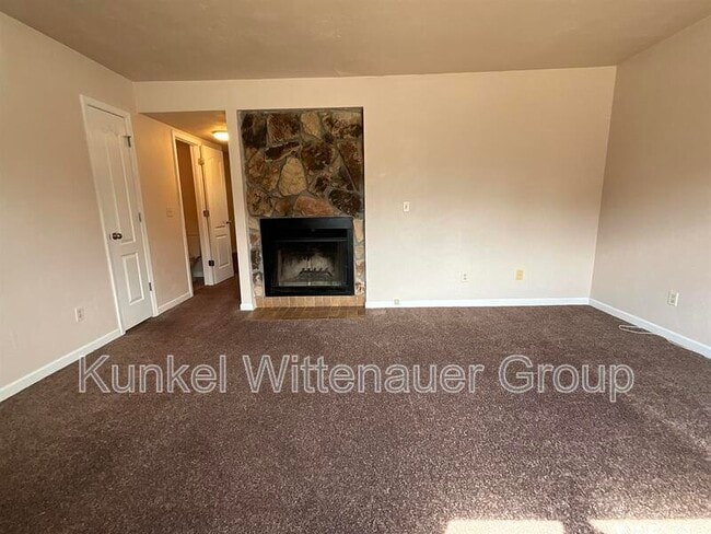 Building Photo - 410 Colleen Dr