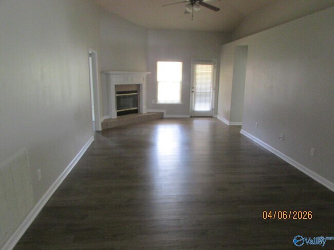 Building Photo - 226 Shadow Ct SW