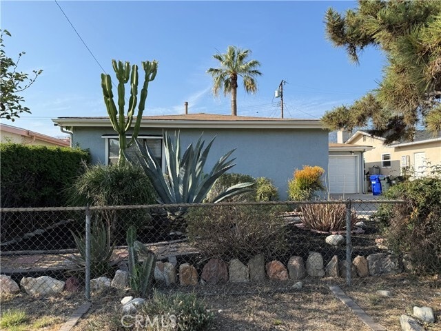 Building Photo - 1353 Pengra St