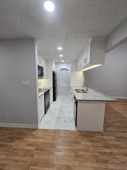 Building Photo - 6601 Sands Point Dr