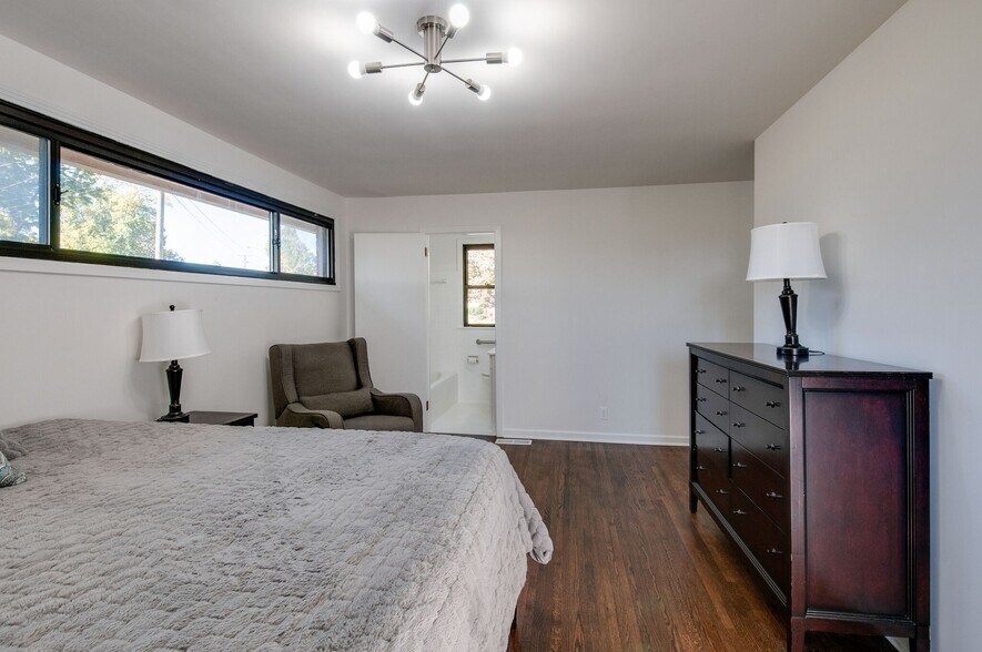 Master Bedroom 1 - upstairs - 930 Havenhill Dr