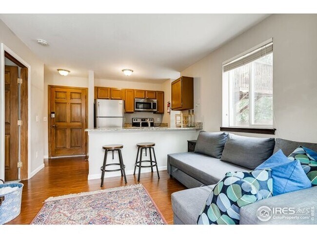 Building Photo - Cozy and Bright 1 Bed 1 Bath in Downtown Boulder! Available 6/5