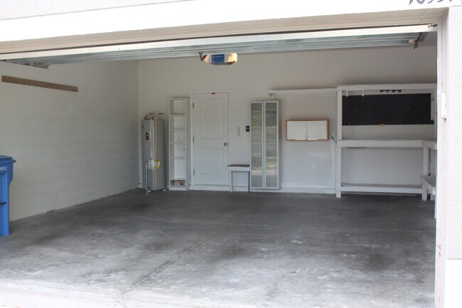 Building Photo - 10537 Lake Montauk Dr