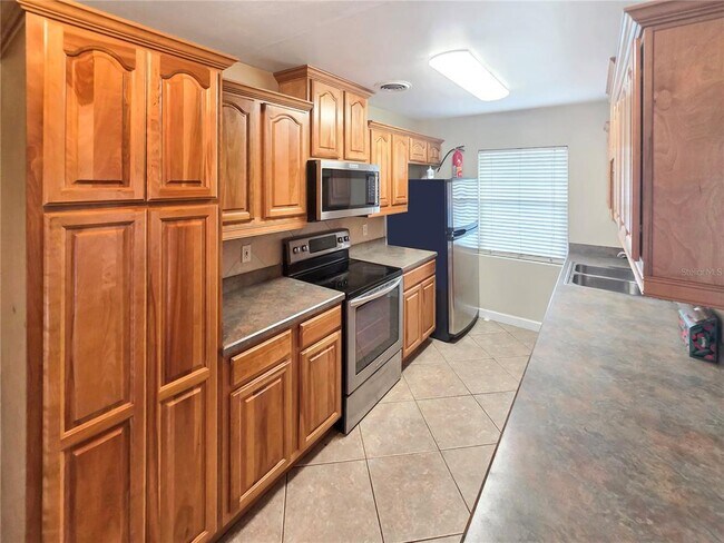 Building Photo - 5117 Lake Howell Rd