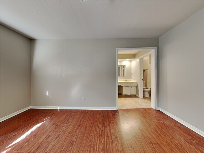 Building Photo - 16362 Brinkwood Dr