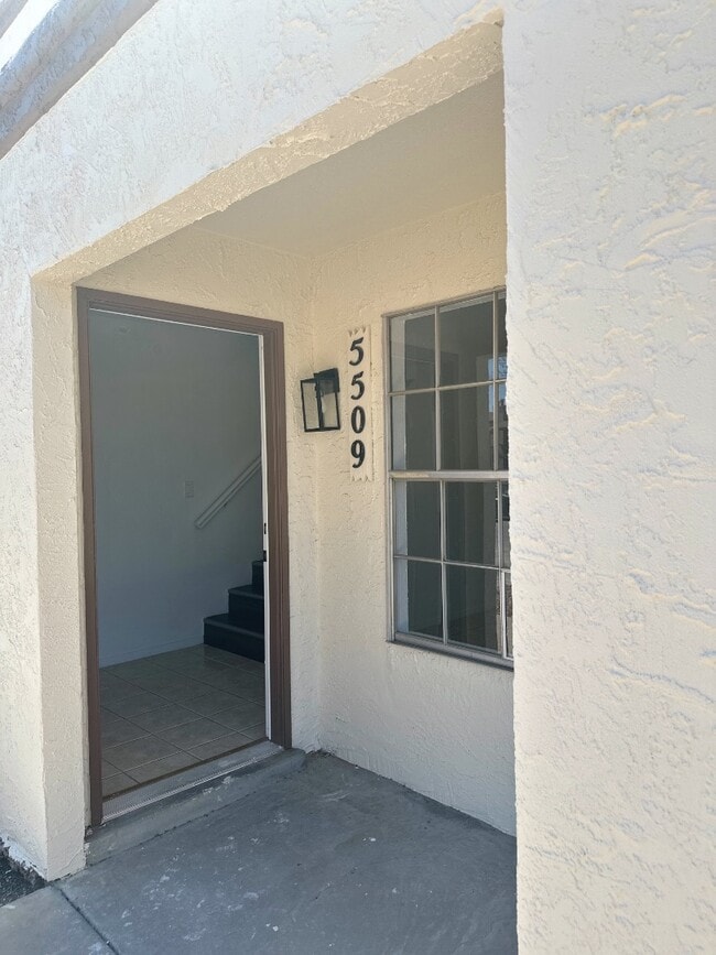 Building Photo - 5509 Oakbriar Cir